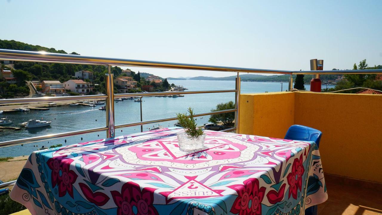 Guest House Sandra Tisno Exterior foto